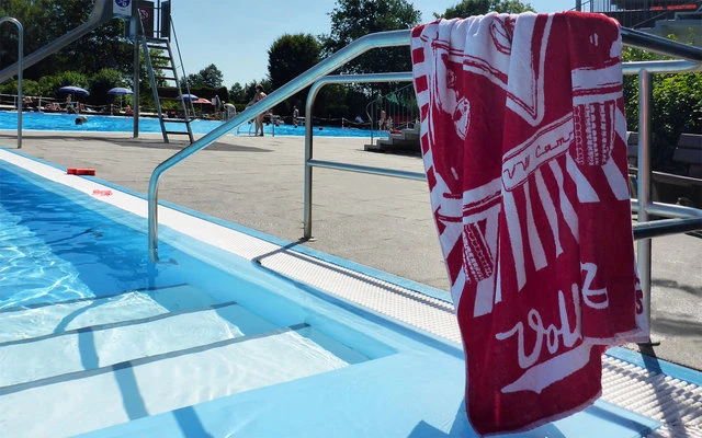 VW Collection T1 Bulli Strandtuch 160 X 90 Cm Blau / Weiß 3 VW Collection T1 Bulli Strandtuch 160 X 90 Cm Blau / Weiß – Bild 3