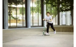 Micro Sprite LED Klappbarer Aluminium Scooter Mit LED-Rollen Wald Grün 11 Micro Sprite LED Klappbarer Aluminium Scooter Mit LED-Rollen Wald Grün -Fiama Camping Geschaft 536071 3521666 1